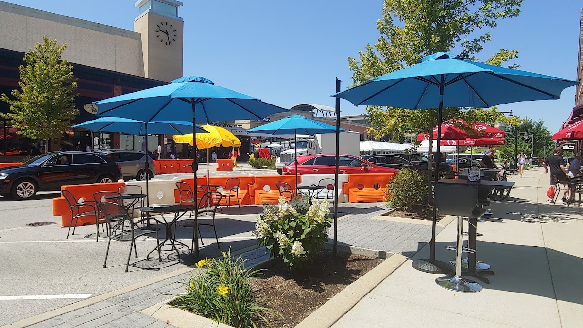 Montira Thai And Sushi